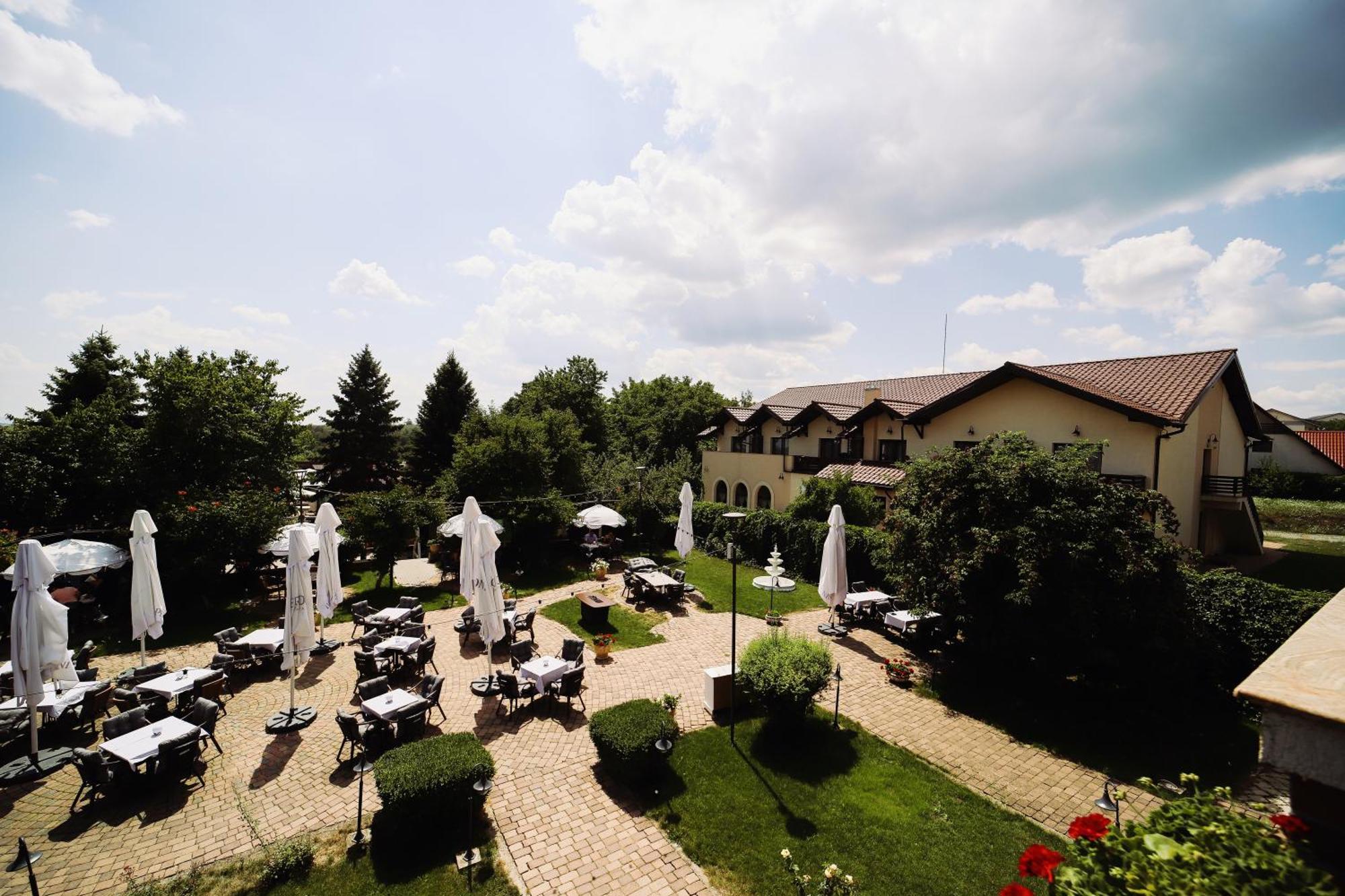 C&C Karo Resort Bacău Esterno foto